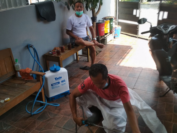 Spraying mandiri di Gorongan Rt05 RW 20 Padukuhan Ngringin